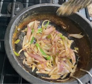 Onion-Green chillies for Prawn roast|kothiyavunu.com