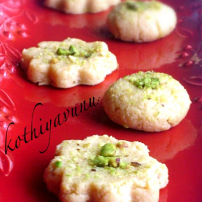 Milk Peda Recipe – Milk Sweet Recipe – Doodh Peda – Microwave Version
