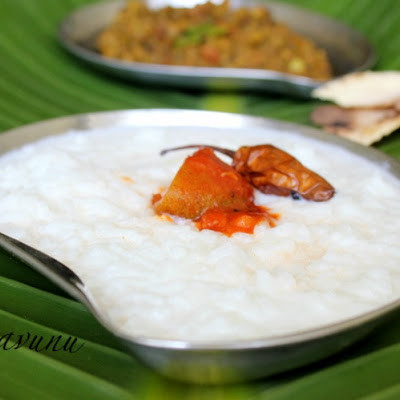 Pal Kanjiyum, Payarum, Chutta Pappadamum /Rice Gruel with Milk + Green Gram Dry Curry + Roasted Pappad