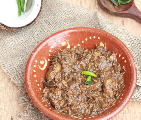 Varutharacha Chicken Curry