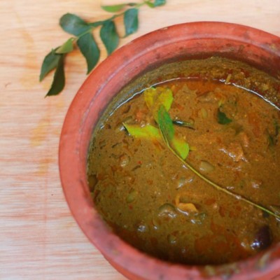 Chemmeen Ulli Theeyal Recipe – Prawns Shallots in Roasted Coconut Gravy Recipe