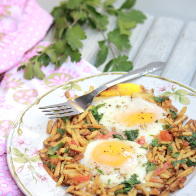 Sali Par Eedu Recipe – Eggs on Potato Straws