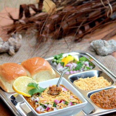 Usal – Misal Pav Recipe – Mumbai Street food Recipes