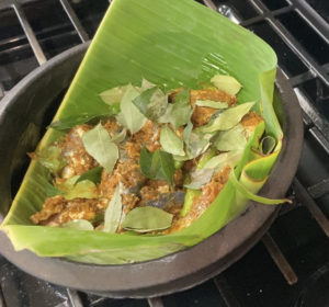 mathi thappu vechathu-sardine in banana leaf|kothiyavunu.com