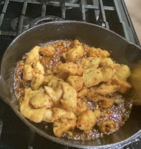 Adding fried chicken to honey chilli chicken|kothiyavunu.com