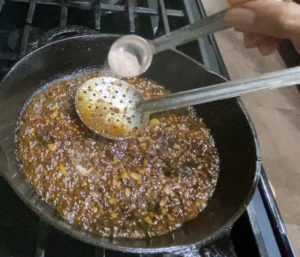 adding salt to honey chilli chicken|kothiyavunu.com